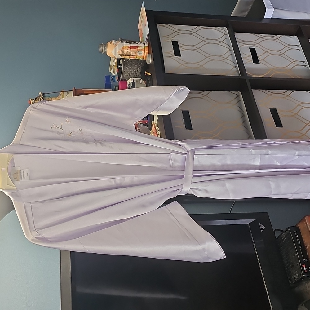 Elegant Lavender Embroidered Robe Set - Picture 4 of 6